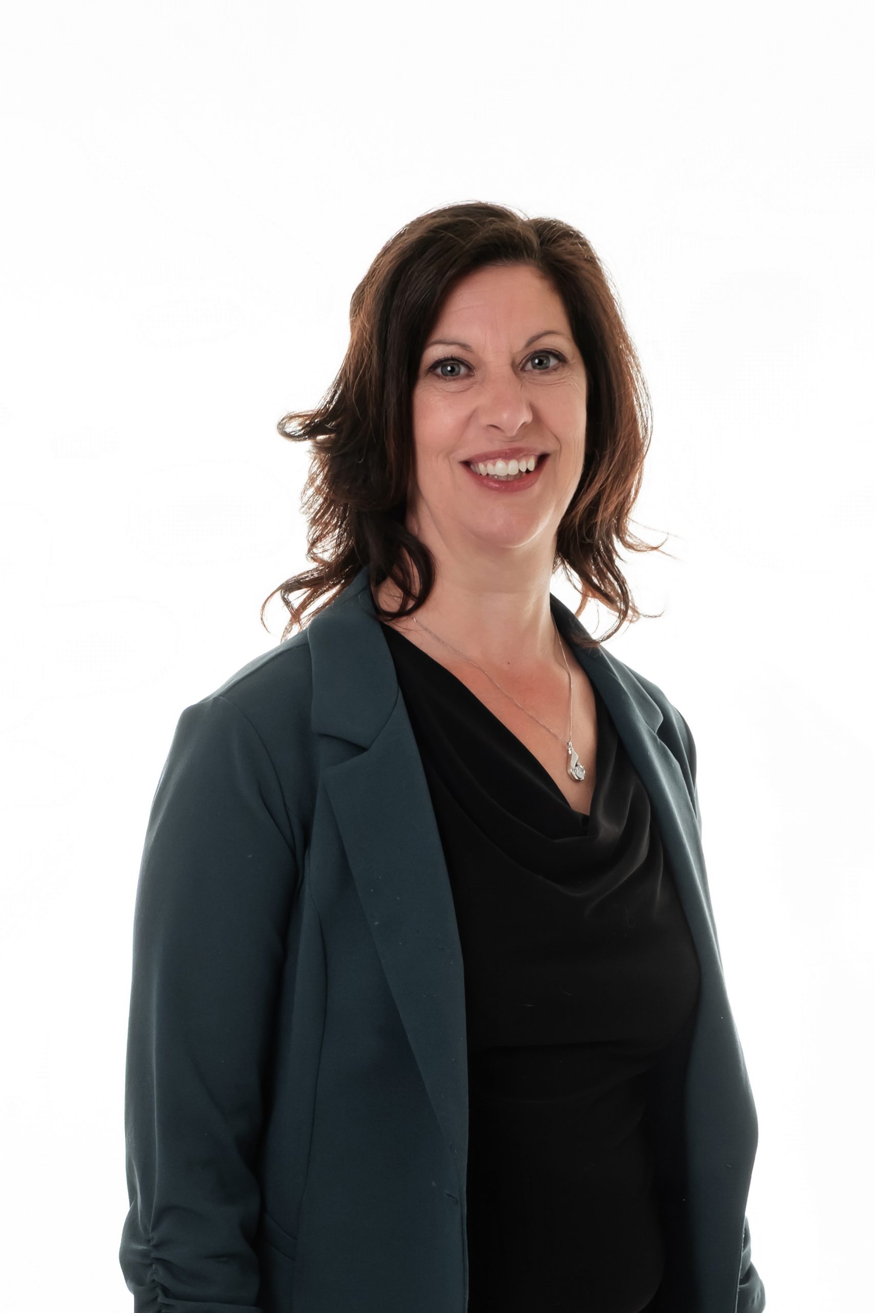 Julie Cromer vesto vert de proche